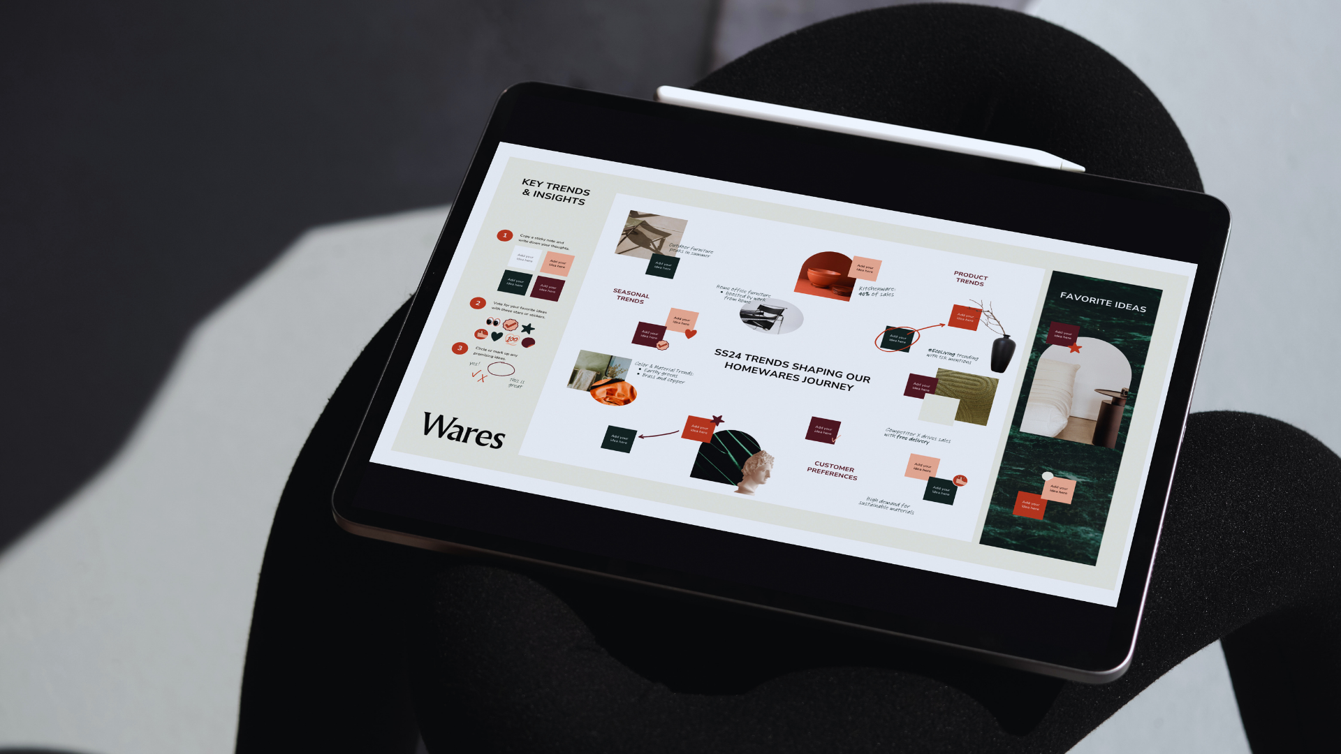 Une planche de tendances et de direction artistique ouverte sur une tablette avec un stylet.